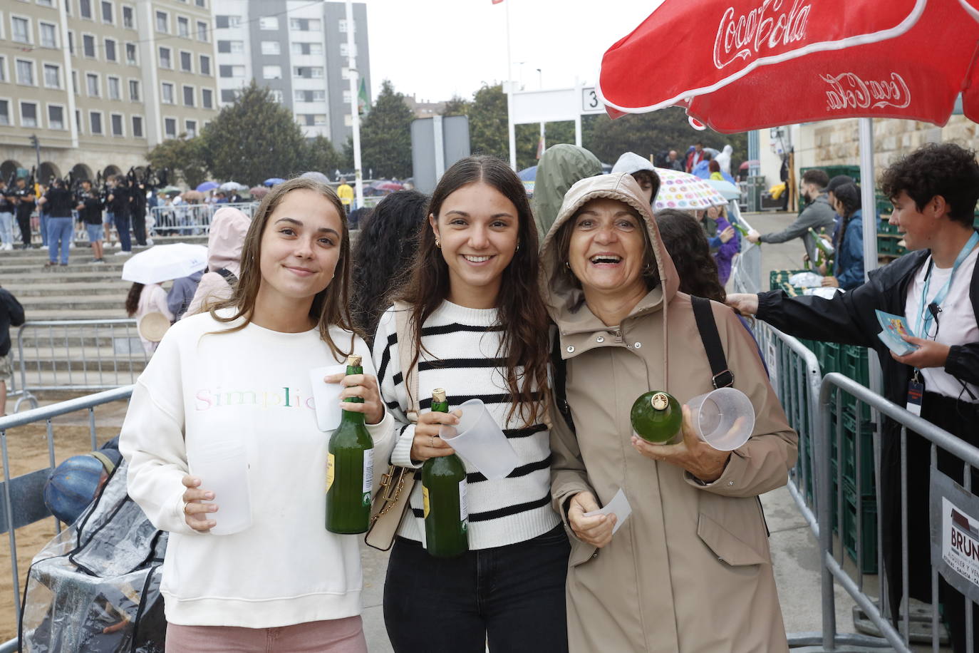 ¿Estuviste en el récord mundial de escanciado de Gijón? ¡Búscate! (1)