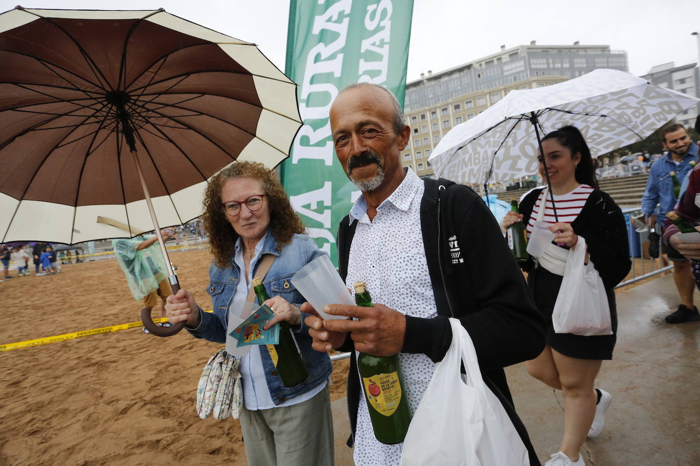 ¿Estuviste en el récord mundial de escanciado de Gijón? ¡Búscate! (1)