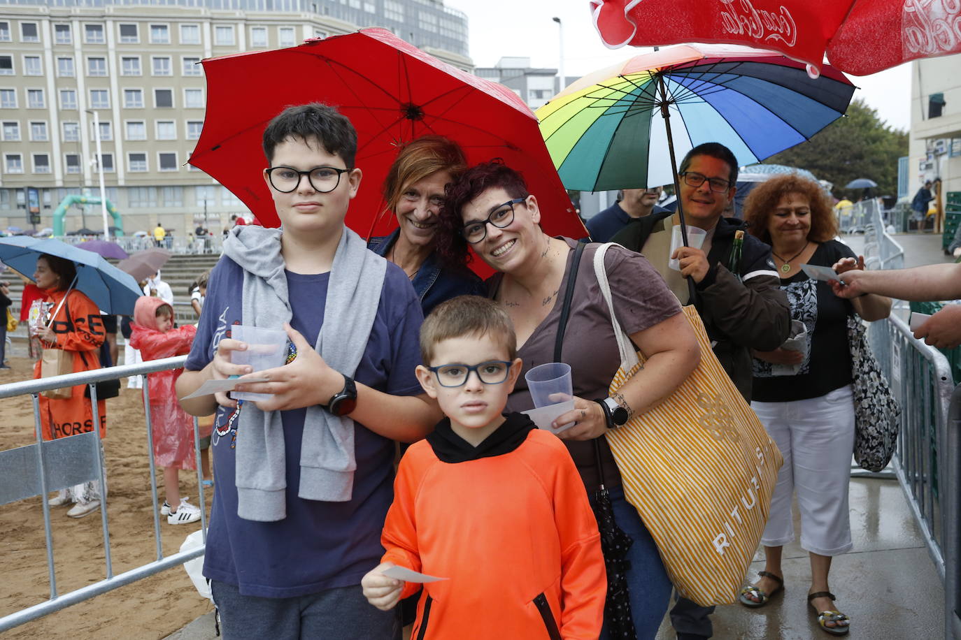 ¿Estuviste en el récord mundial de escanciado de Gijón? ¡Búscate! (1)