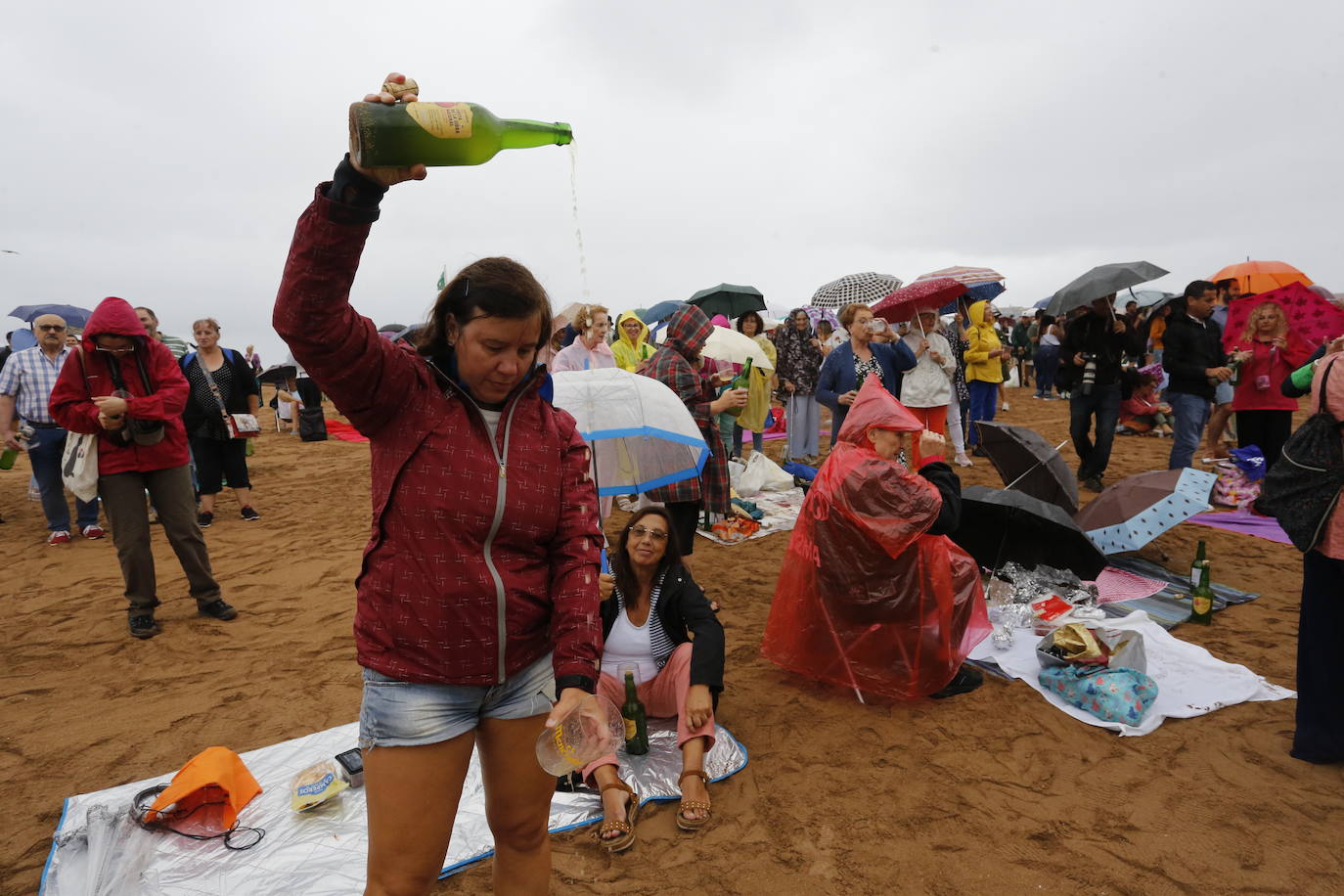 ¿Estuviste en el récord mundial de escanciado de Gijón? ¡Búscate! (1)