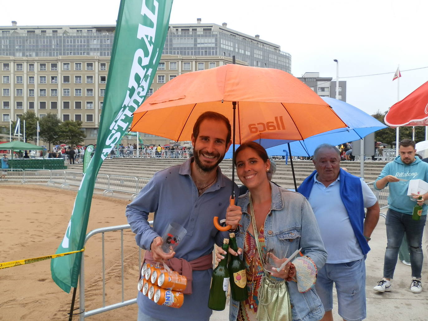 ¿Estuviste en el récord mundial de escanciado de Gijón? ¡Búscate!