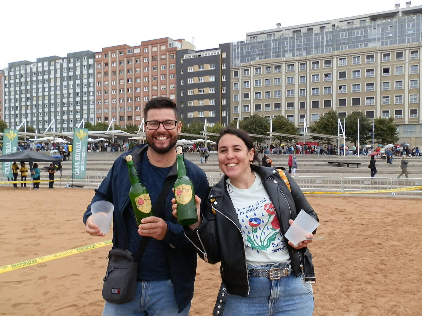 ¿Estuviste en el récord mundial de escanciado de Gijón? ¡Búscate!