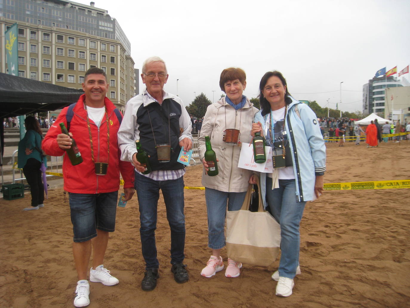 ¿Estuviste en el récord mundial de escanciado de Gijón? ¡Búscate!