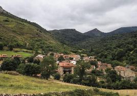 La localidad de Cicera pertenece al municipio cántabro de Peñarrubia. El territorio llano de Potes está rodeado de montañas.