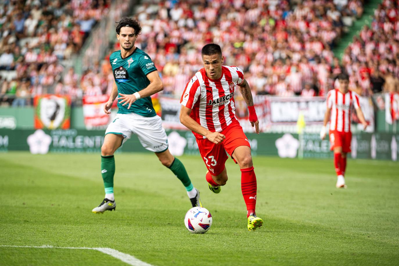 Las mejores imágenes del partido entre el Racing de Ferrol y el Sporting en A Malata