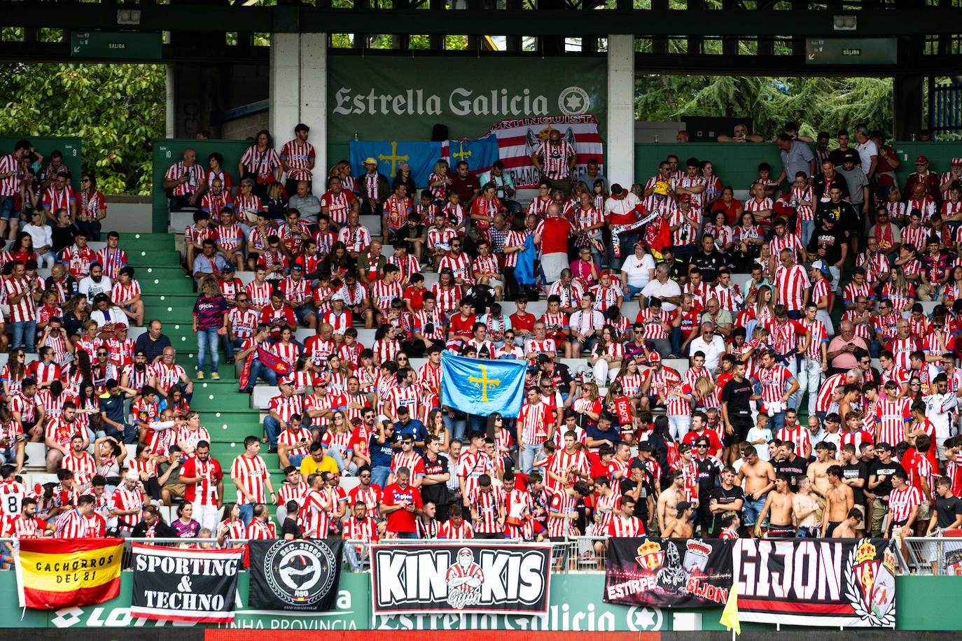 Las mejores imágenes del partido entre el Racing de Ferrol y el Sporting en A Malata