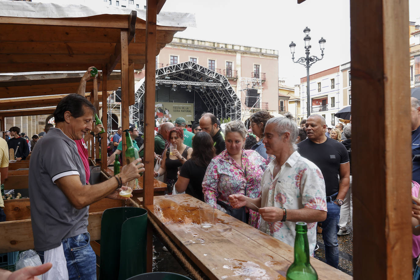 Fiesta sidrera en Gijón con sabor a Sidra Camín