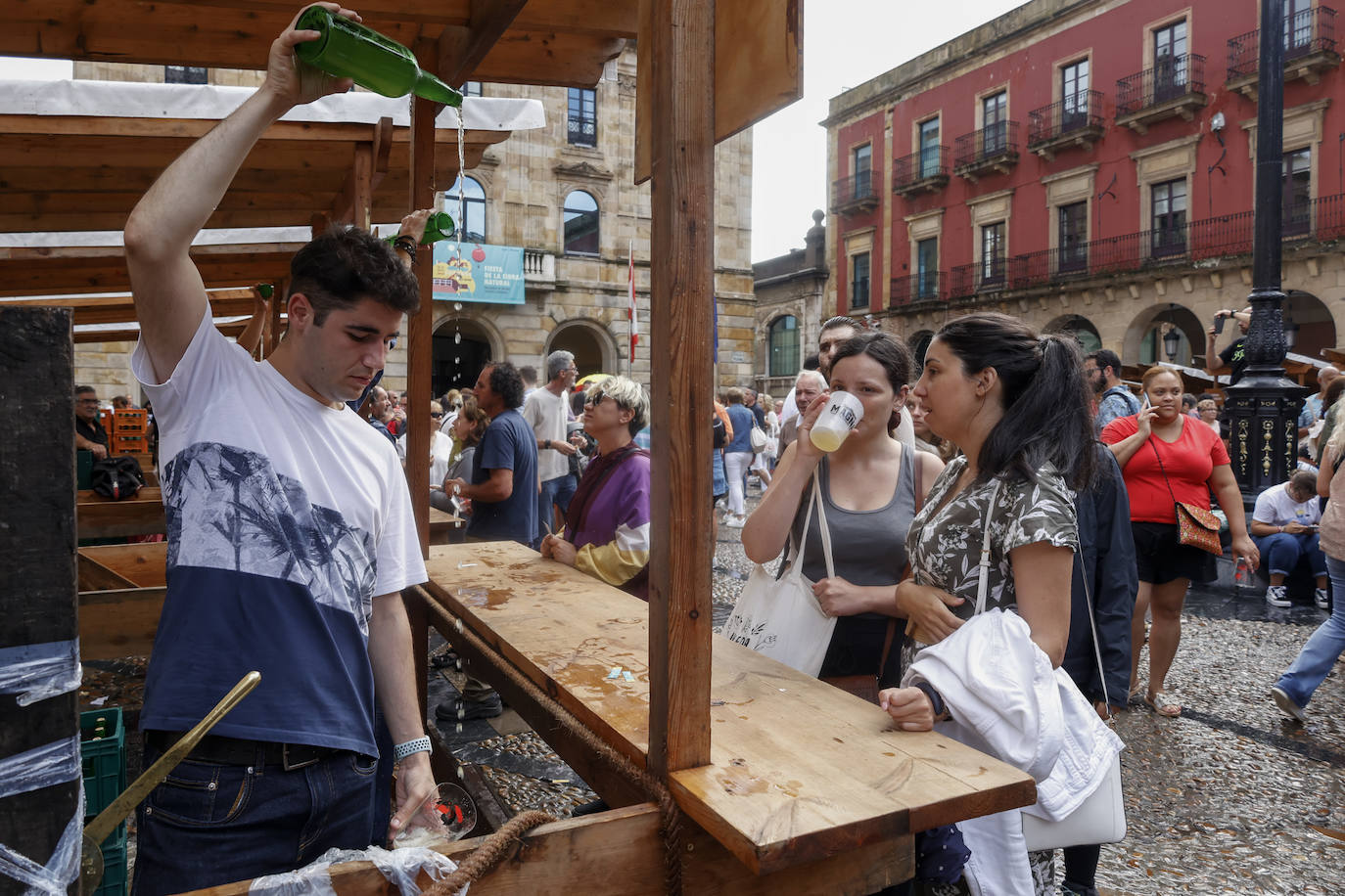 Fiesta sidrera en Gijón con sabor a Sidra Camín