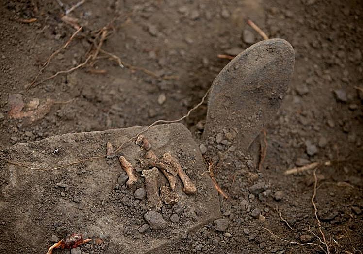 Imagen principal - Localizan al menos nueve cuerpos en la segunda fosa de Parasimón