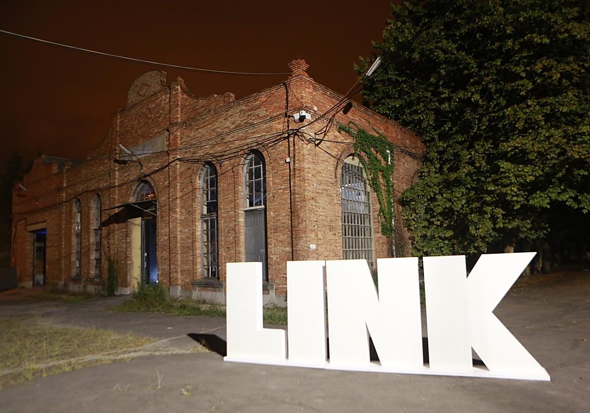 El cartel del Link, en La Vega, que cierra con éxito de público.