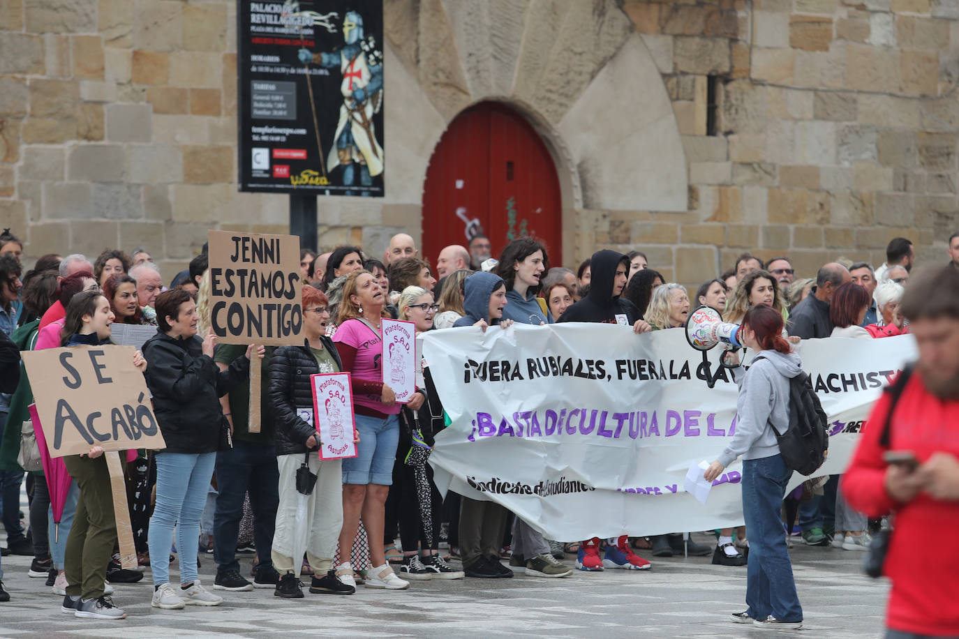 Concentración en Gijón contra la actitud de Rubiales