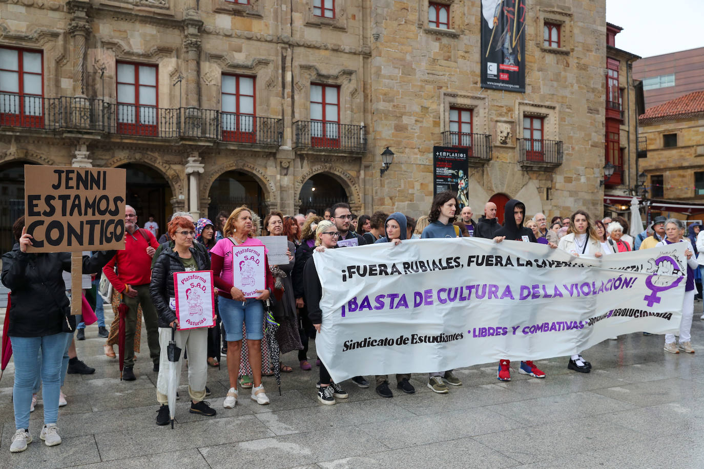 Concentración en Gijón contra la actitud de Rubiales