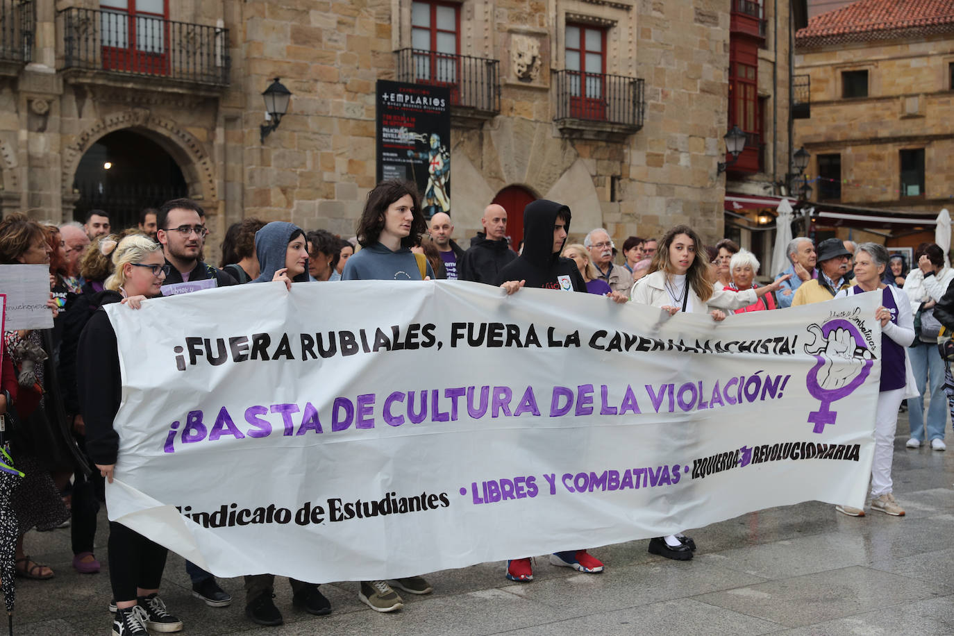 Concentración en Gijón contra la actitud de Rubiales