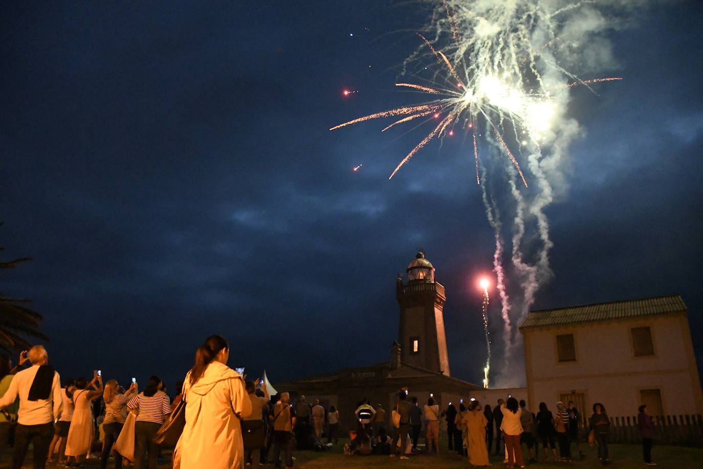 La luz del faro de San Juan se hace fiesta