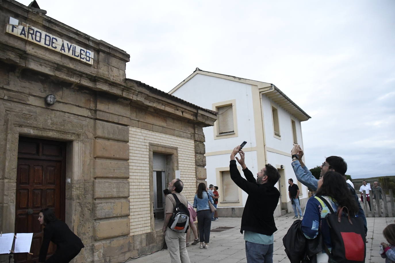 La luz del faro de San Juan se hace fiesta