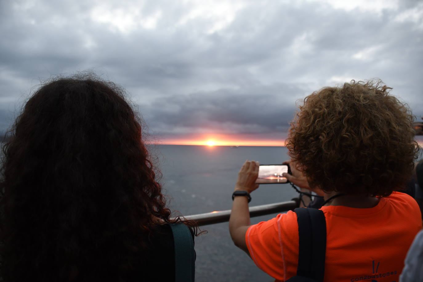 La luz del faro de San Juan se hace fiesta