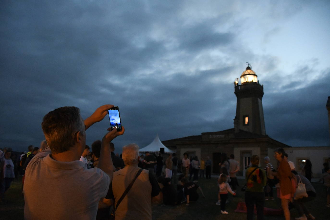 La luz del faro de San Juan se hace fiesta