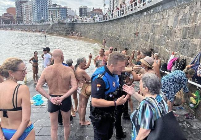 Revuelta del 28 de julio en la rampa de 2 de la playa.