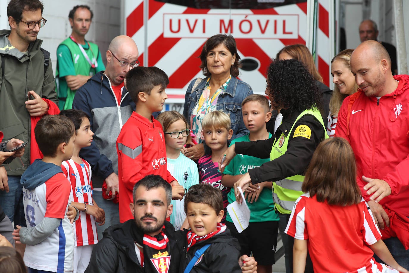 ¿Estuviste en el Sporting - Burgos? ¡Búscate en las gradas de El Molinón!