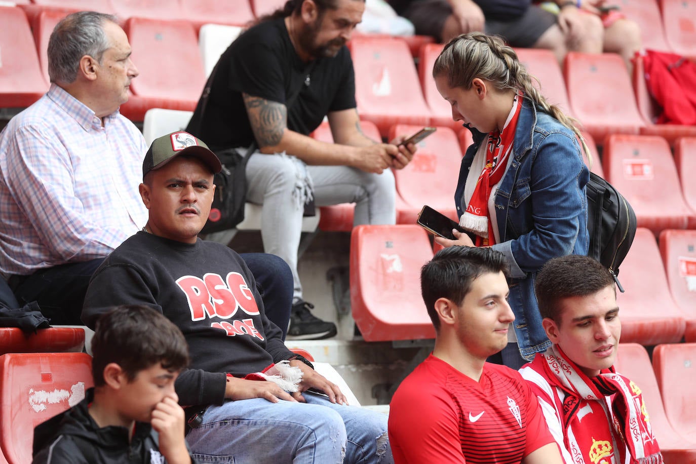 ¿Estuviste en el Sporting - Burgos? ¡Búscate en las gradas de El Molinón!