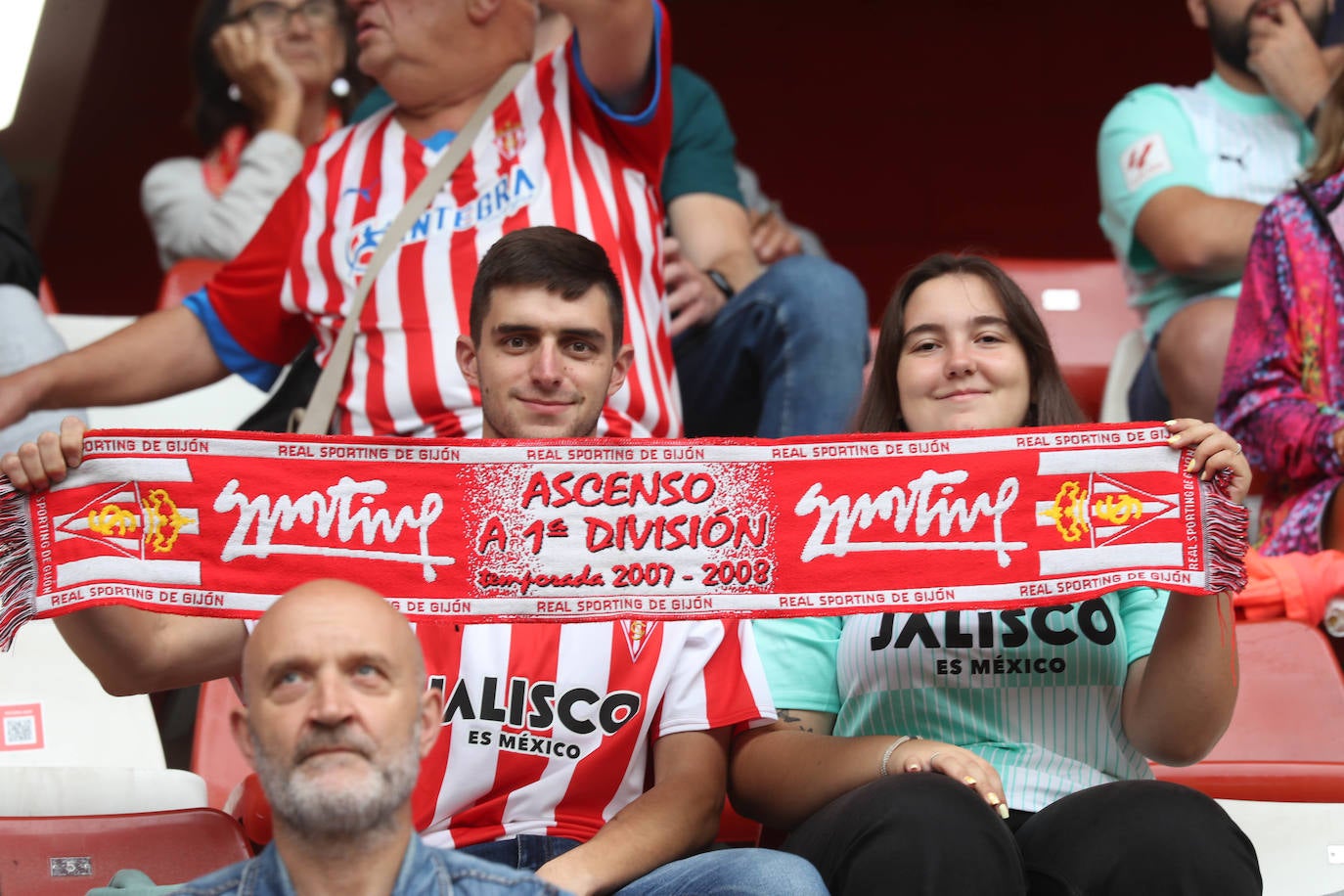 ¿Estuviste en el Sporting - Burgos? ¡Búscate en las gradas de El Molinón!