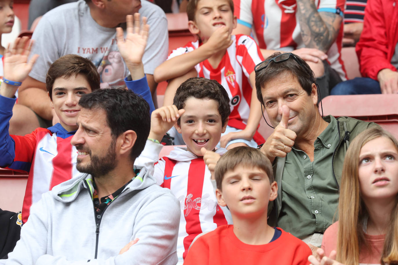 ¿Estuviste en el Sporting - Burgos? ¡Búscate en las gradas de El Molinón!