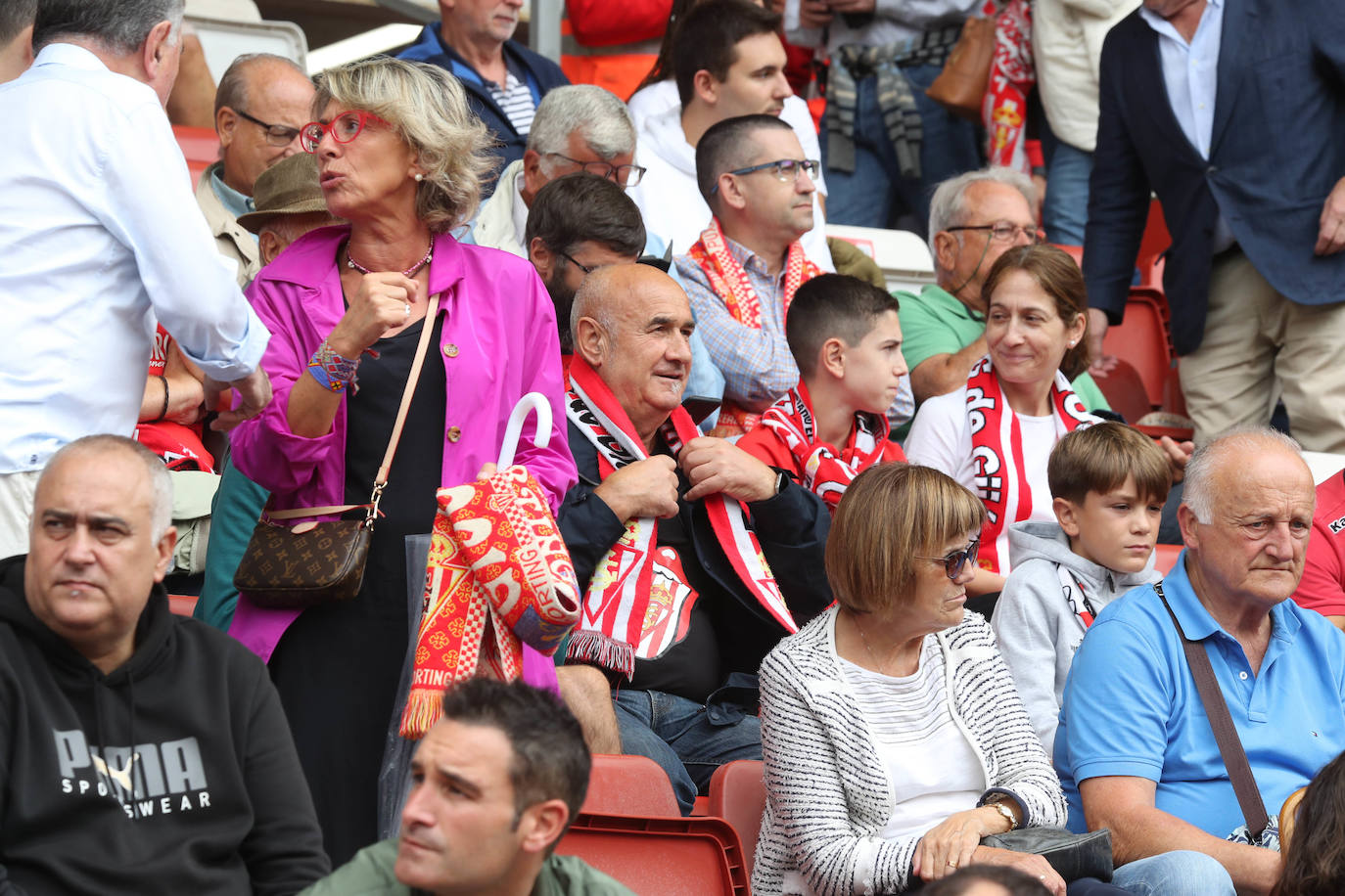 ¿Estuviste en el Sporting - Burgos? ¡Búscate en las gradas de El Molinón!