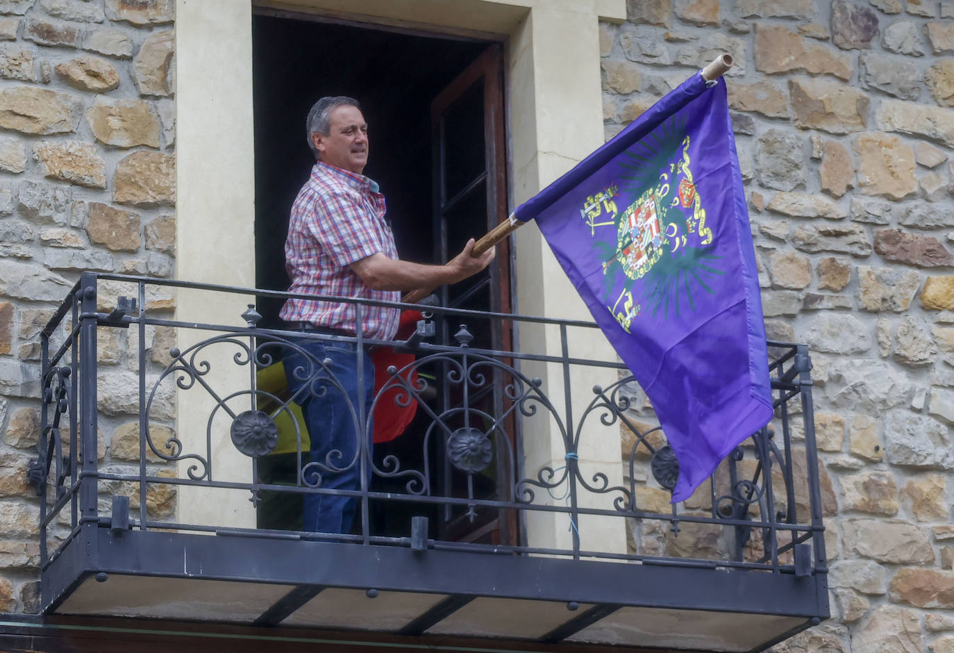 Voladores y culines de sidra: así fue la emocionante celebración de Arroes, Peón y Candanal