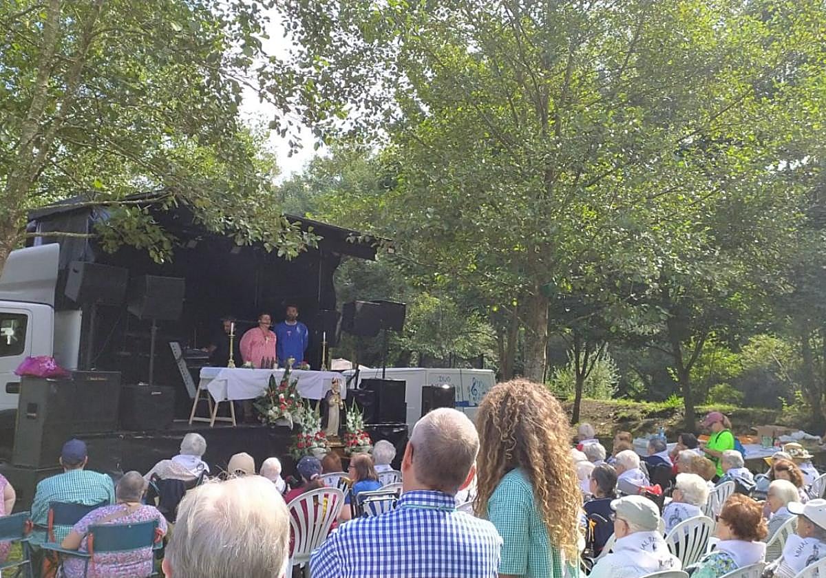 Decenas de personas participaron en la romería.