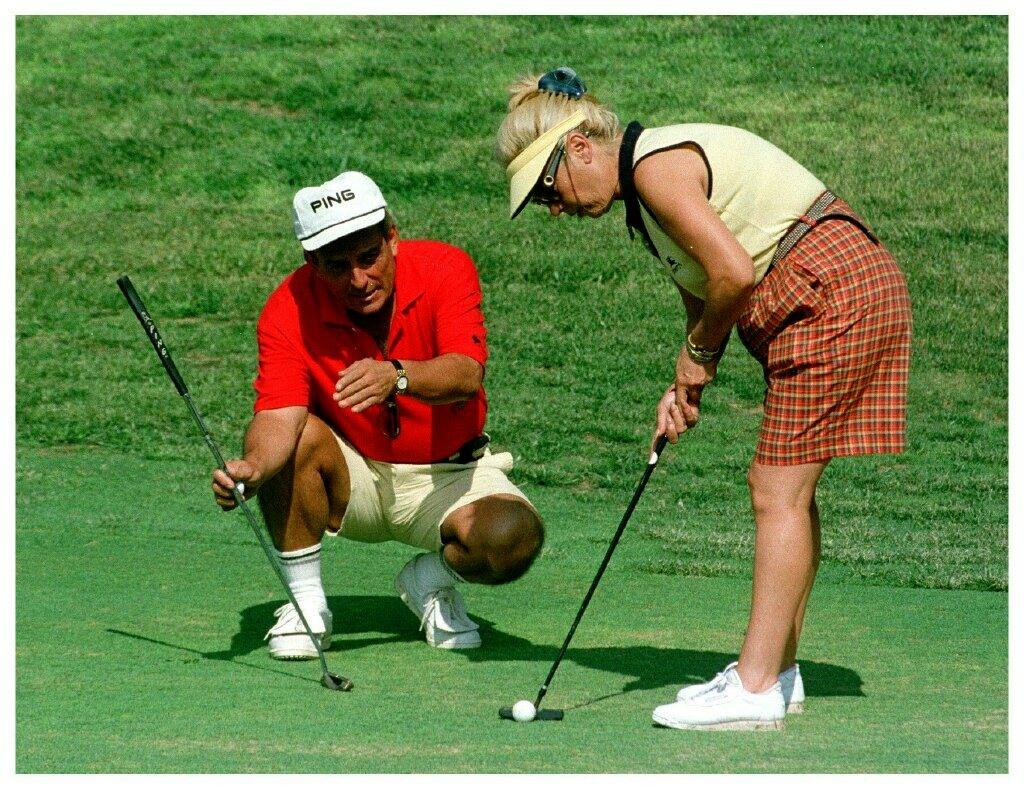 Pepe Sancho y María Jiménez jugando al golf durante sus vacaciones en Mallorca