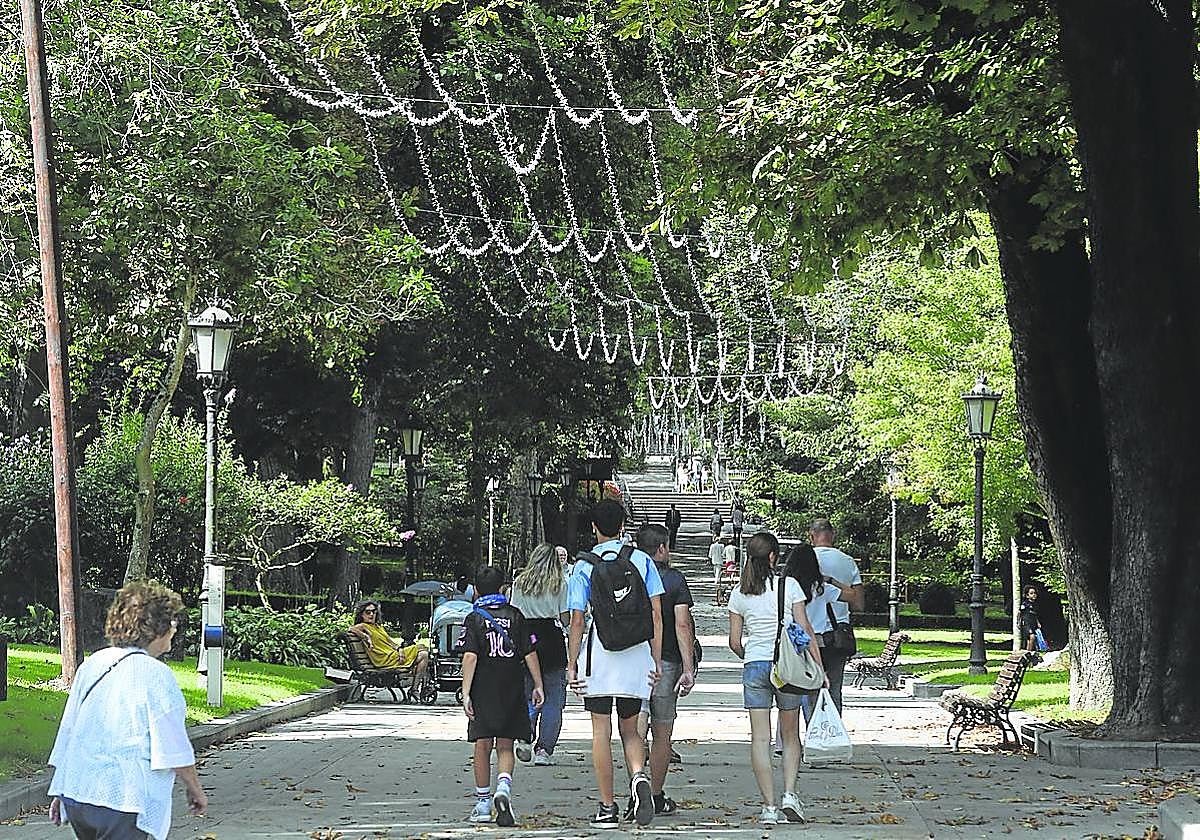 Las luces de San Mateo, preparadas para las fiestas.