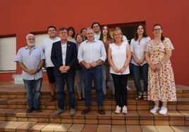 Alumnos y representantes de Ayuntamiento y Principado, en Parres.