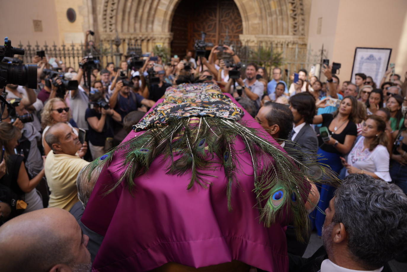 Multitudinario adiós a María Jiménez, una «artista inmortal»