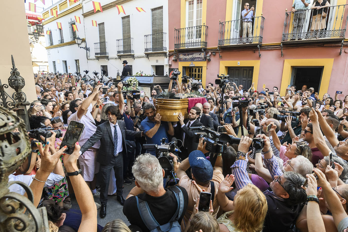 Multitudinario adiós a María Jiménez, una «artista inmortal»