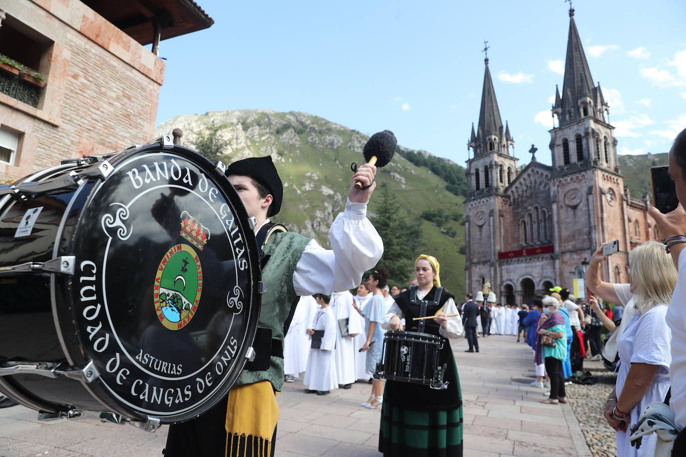 Reivindicación y tradición en la misa por la Santina