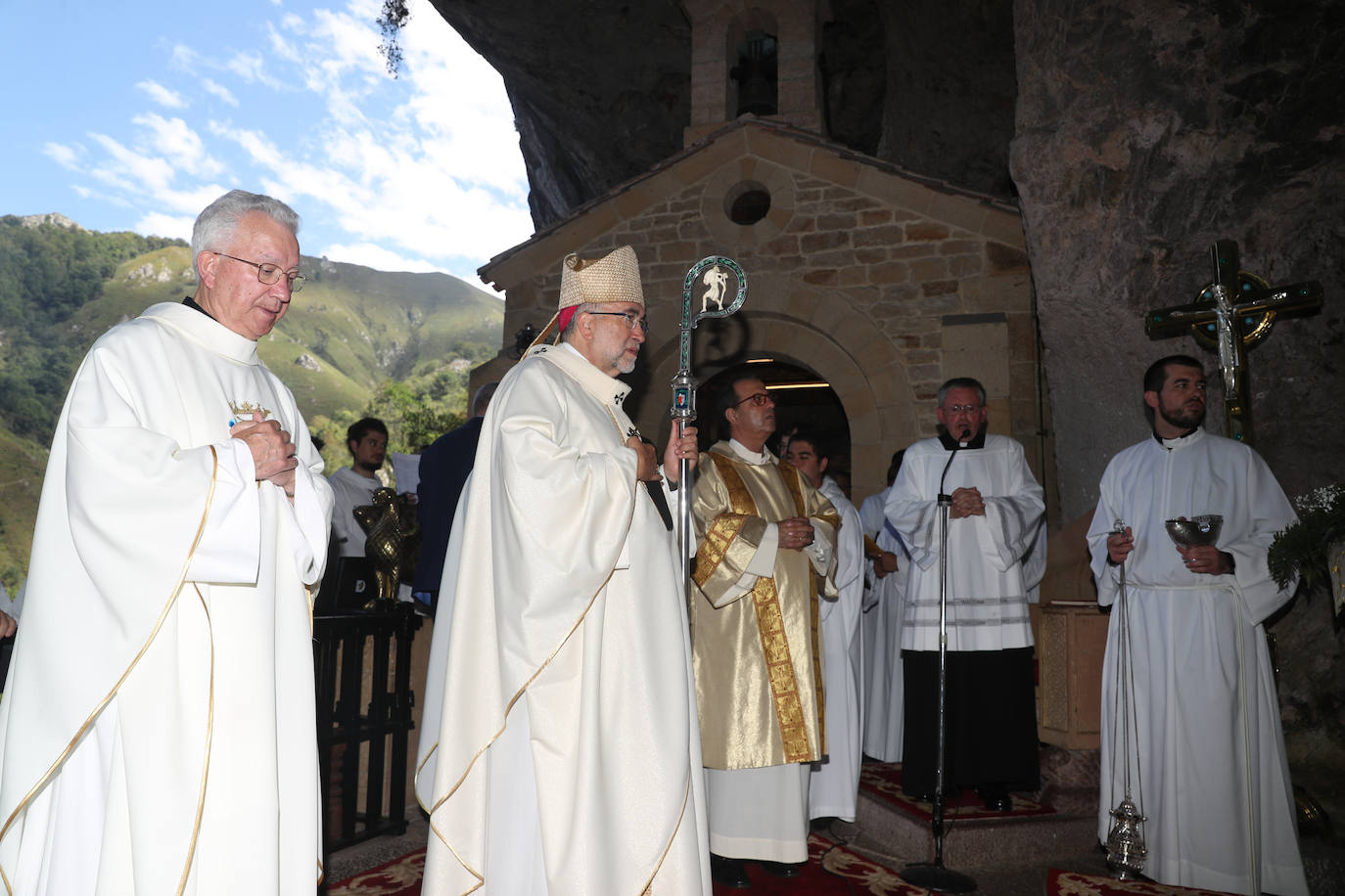 Reivindicación y tradición en la misa por la Santina