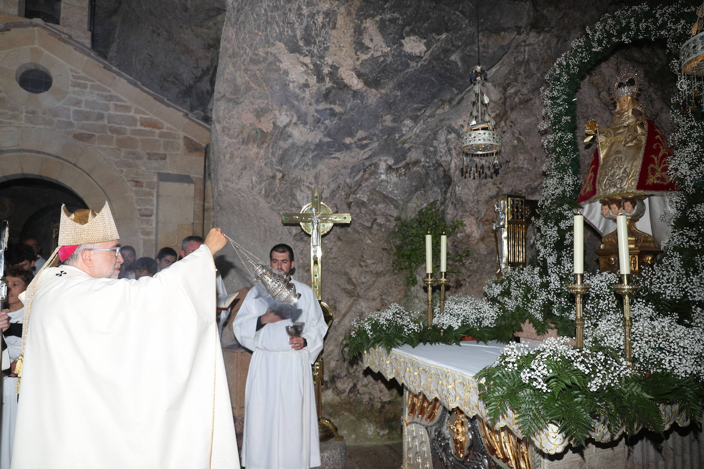 Reivindicación y tradición en la misa por la Santina