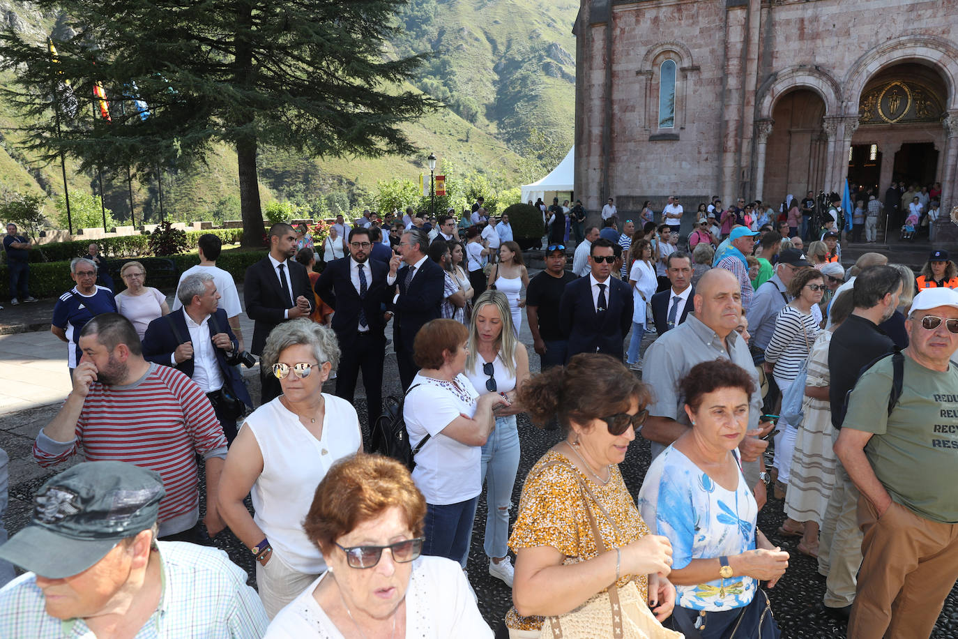 Reivindicación y tradición en la misa por la Santina