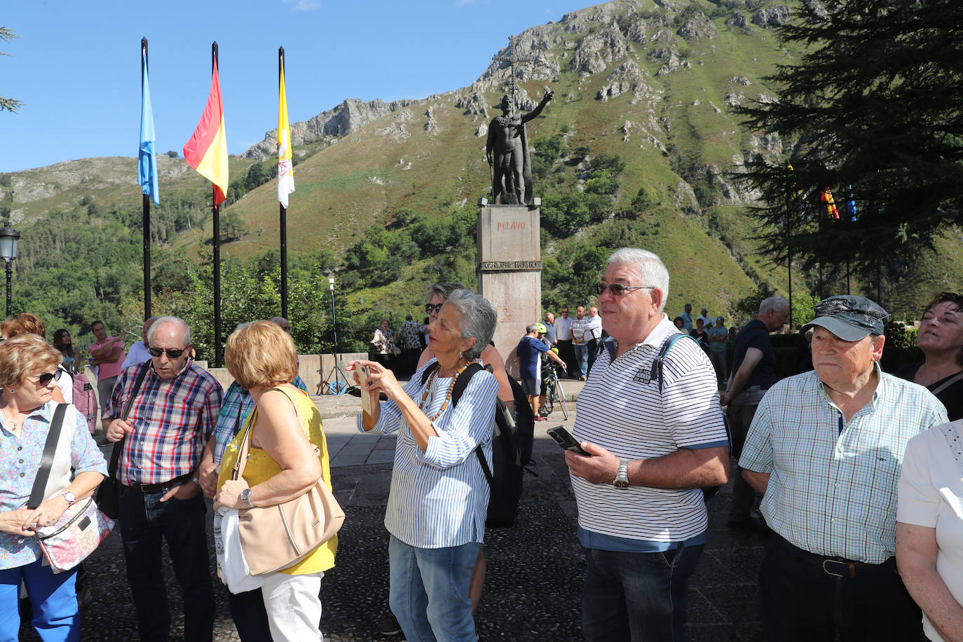 Reivindicación y tradición en la misa por la Santina