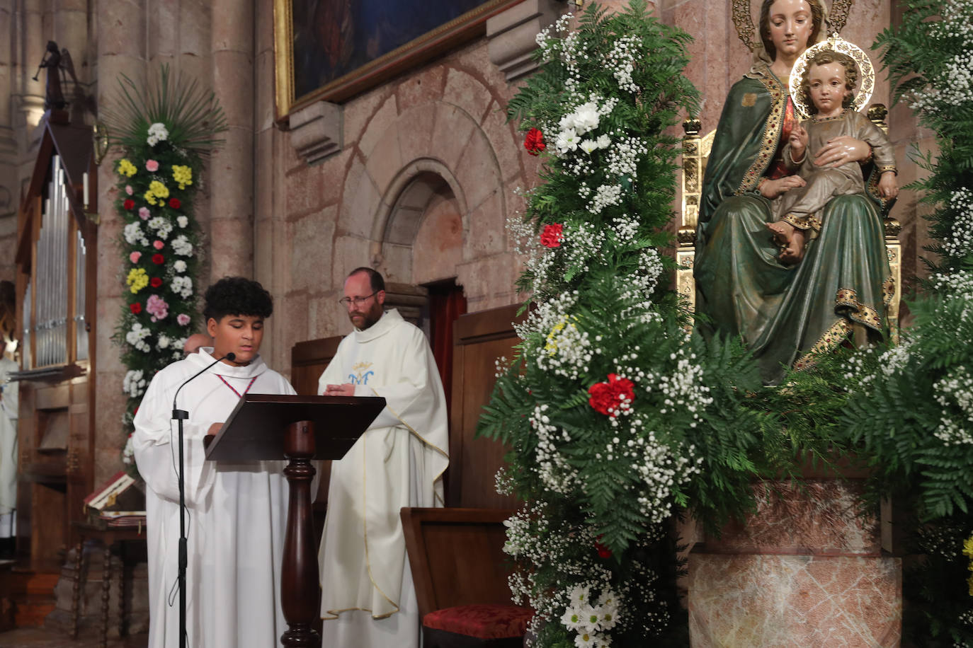 Reivindicación y tradición en la misa por la Santina