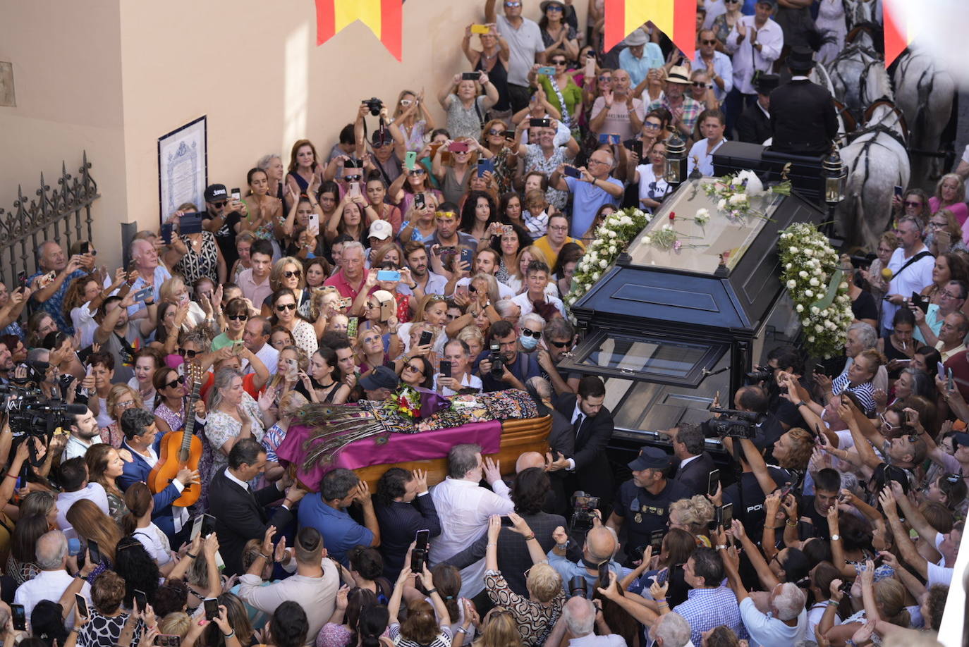 Multitudinario adiós a María Jiménez, una «artista inmortal»