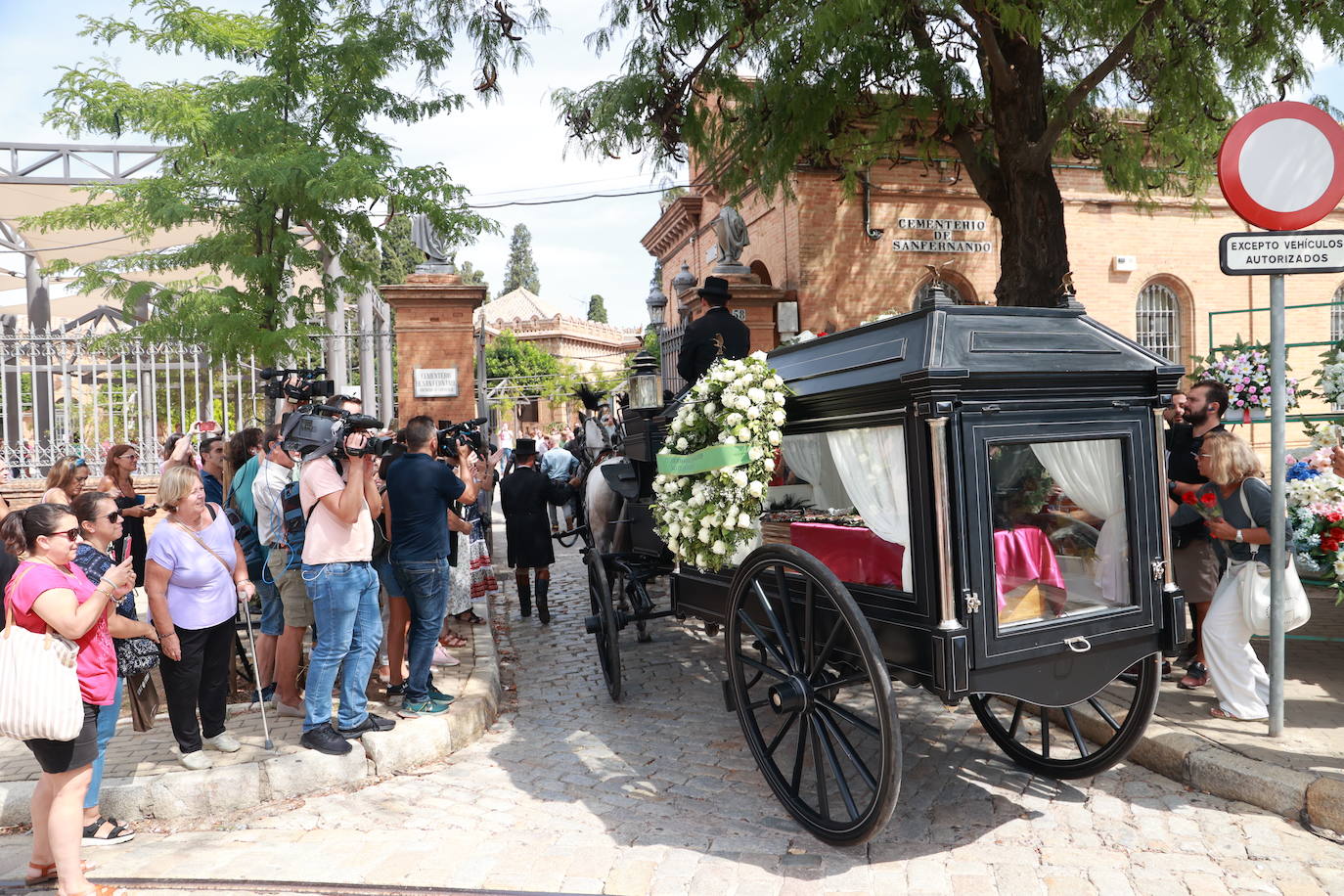 Multitudinario adiós a María Jiménez, una «artista inmortal»