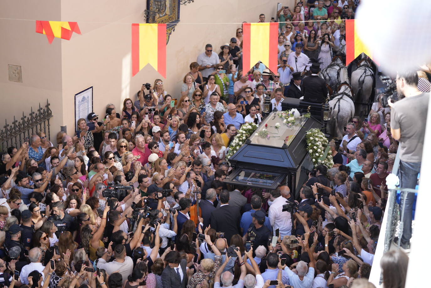 Multitudinario adiós a María Jiménez, una «artista inmortal»