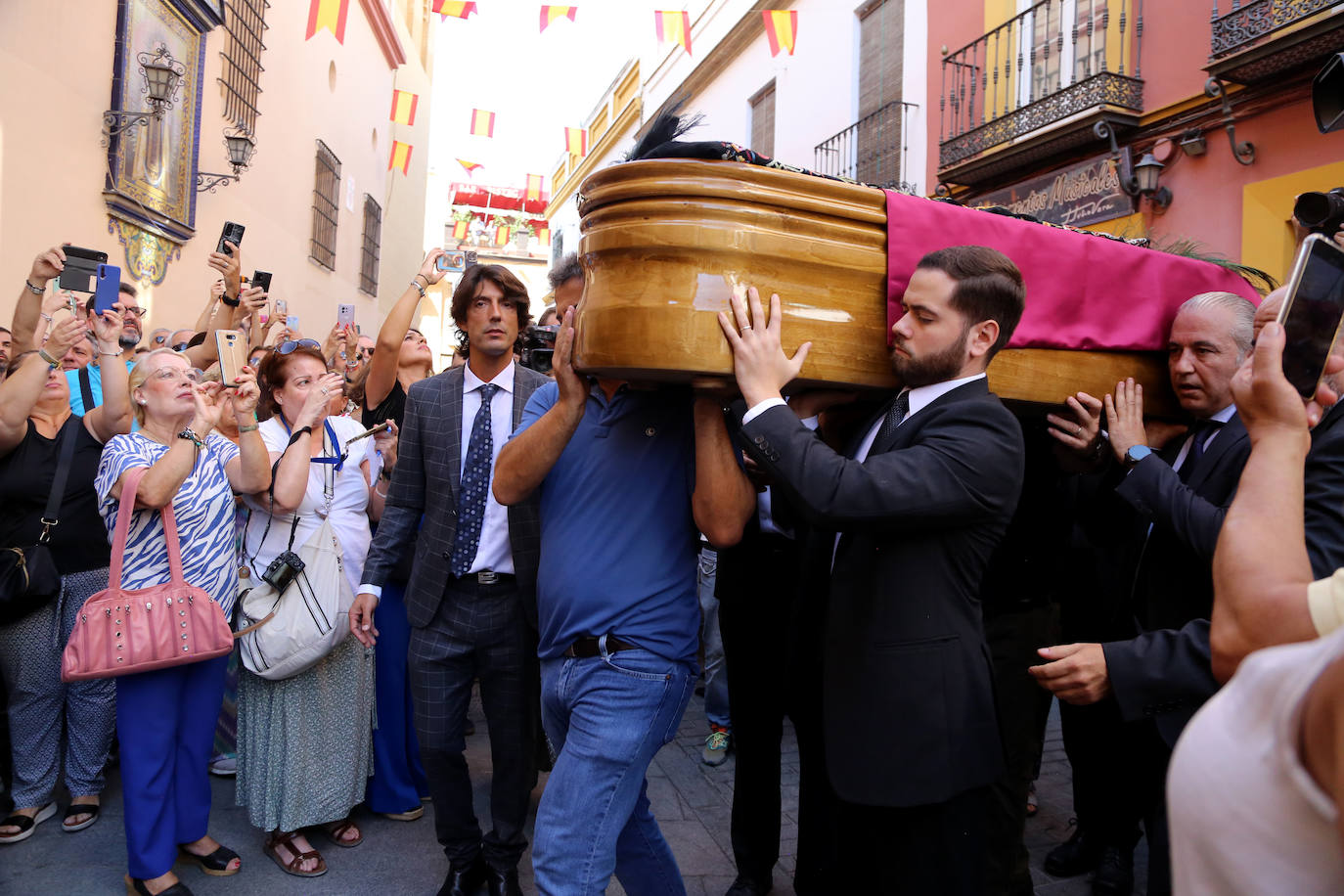 Multitudinario adiós a María Jiménez, una «artista inmortal»