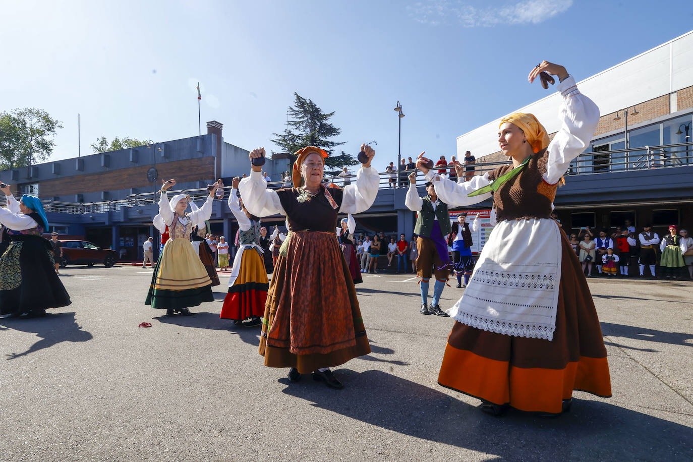 Fiesta y homenajes en el Grupo Covadonga