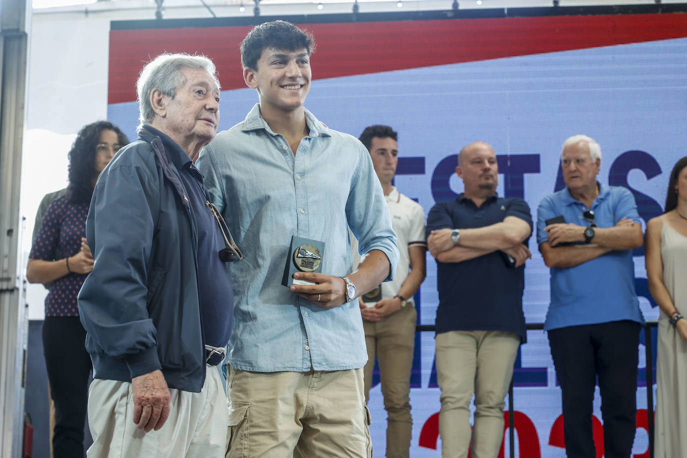 Fiesta y homenajes en el Grupo Covadonga