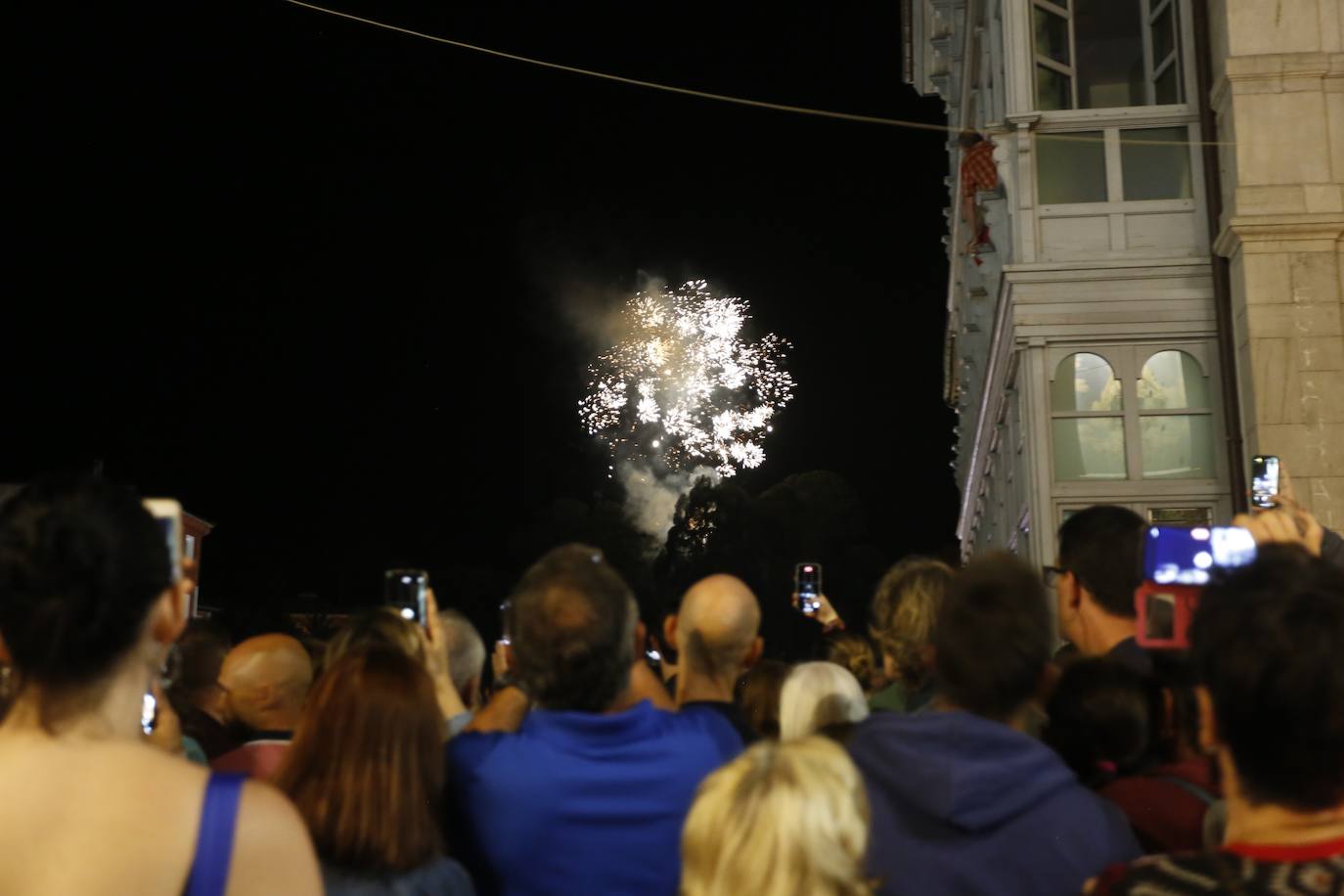 La Guía ilumina Llanes con su multitudinaria procesión