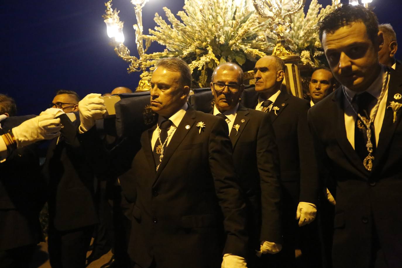 La Guía ilumina Llanes con su multitudinaria procesión