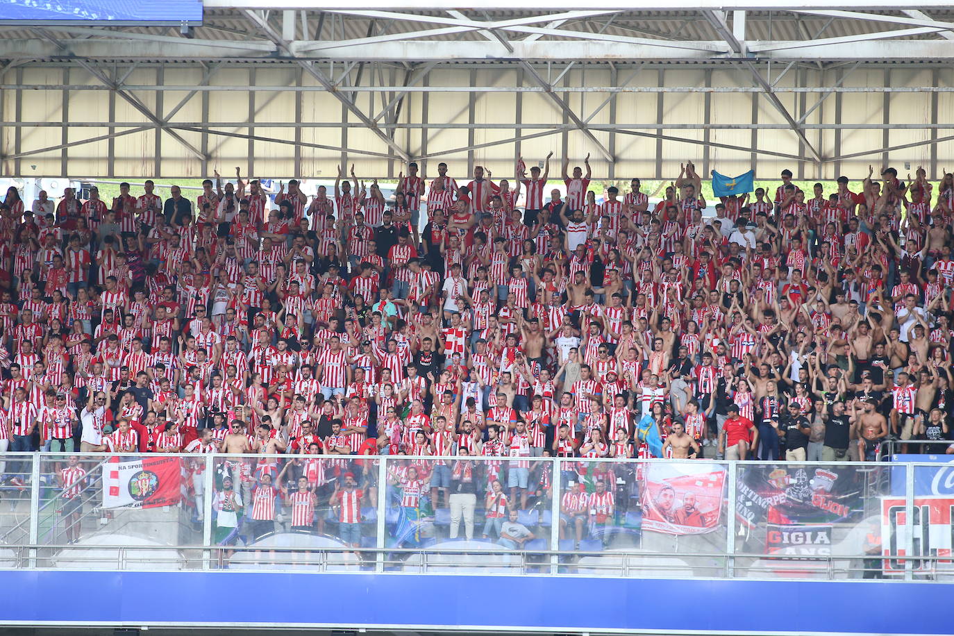 ¿Estuviste viendo el Oviedo - Sporting en el Tartiere? ¡Búscate en las fotos!