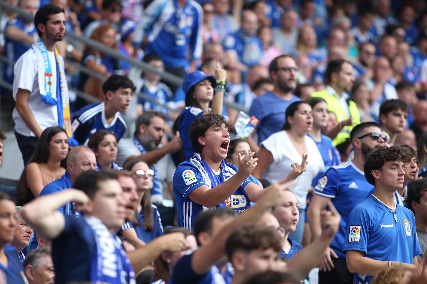 ¿Estuviste viendo el Oviedo - Sporting en el Tartiere? ¡Búscate en las fotos!